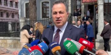 Kryeparlamentari Niko Peleshi uron Pashkët Ortodokse nga Korça: Mirësia e këtyre ditëve të përhapet te të gjithë shqiptarët!