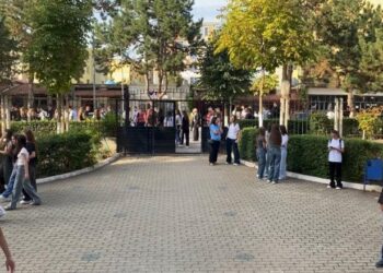 Shkollat publike të hapura edhe gjatë pasdites për nxënësit! Programi ‘Pas shkolle’, mundësi për mësuesit në pension