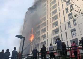 Pallati ende në flakë, shefi i Zjarrfikëses: Ende nuk e dimë shkakun, bilanci do të bëhet kur të shuhet zjarri