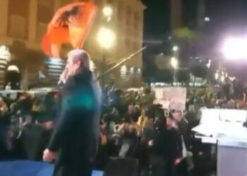 Protesta e PD, reagon Balla: Përdorimi i flamurit kombëtar nga Berisha për të lajmëruar hedhjen e molotovëve, ‘vulë turpi’