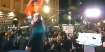Protesta e PD, reagon Balla: Përdorimi i flamurit kombëtar nga Berisha për të lajmëruar hedhjen e molotovëve, ‘vulë turpi’