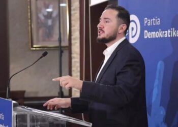 “Je i komanduar nga krimi”, Salianji i përgjigjet Berishës: Po shpik armiq për të fshehur frikën nga gara