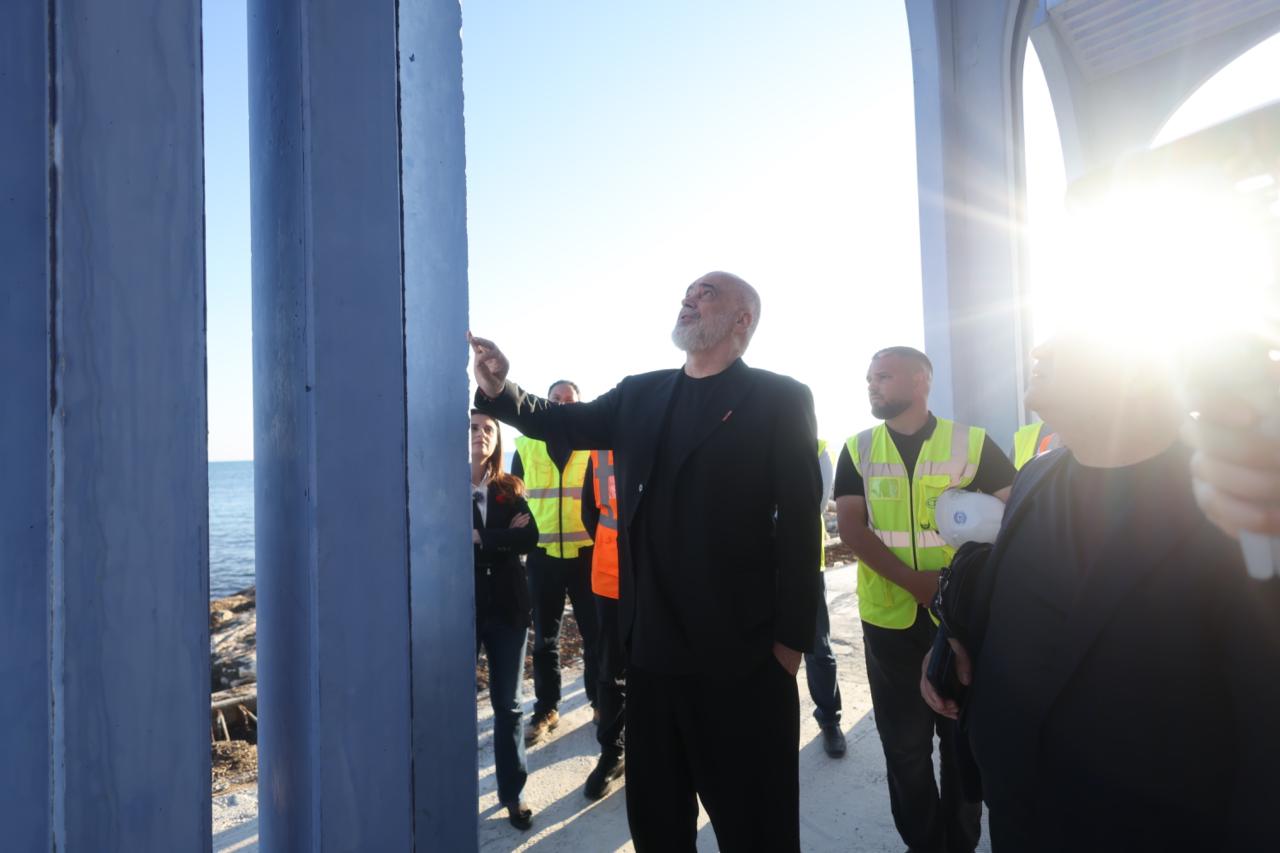 Rama publikon pamjet nga punimet në shëtitoren  Taulantia  në Durrës  Përfundon në qershor