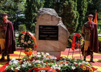 Provokon ministri maqedon i Mbrojtjes, nderon memorialin që i quan shqiptarët “terroristë”