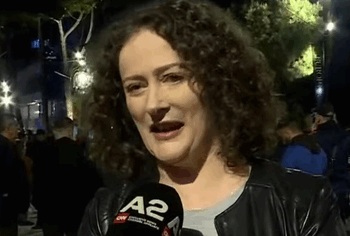 A do të garojë për kreun e PD-së? Argita Malltezi përgjigjet nga protesta para Kryeministrisë