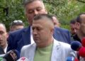 VIDEO / “Edhe komunistët janë më të mirë…”! Demokrati i Durrësit, në dyert e PD: Berisha të hapë garën për kryetar