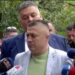 VIDEO / “Edhe komunistët janë më të mirë…”! Demokrati i Durrësit, në dyert e PD: Berisha të hapë garën për kryetar