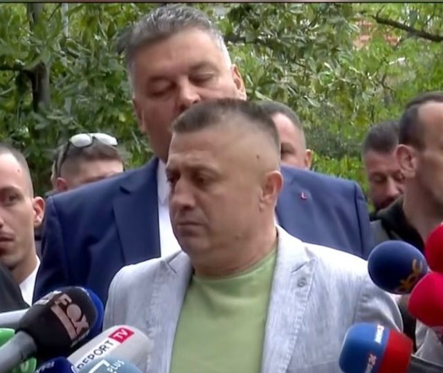 VIDEO    Edhe komunistët janë më të mirë    Demokrati i Durrësit  në dyert e PD  Berisha të hapë garën për kryetar