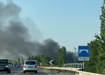 Tymi pushton aksin Lezhë-Milot, digjen sërish goma dhe kabllo në brigjet e Matit
