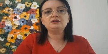 Mbajtja e të pandehurve në kafaz xhami, kryetarja e Komitetit të Helsinkit: E paligjshme! Cenon prezumimin e pafajësisë