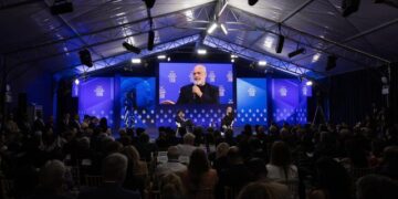 U larguan 500 mijë shqiptarë? Rama në Greqi: Kemi kaluar 50 vjet izolim, ikja është normale, por edhe po kthehen!