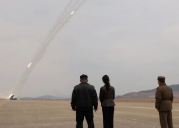 Tensioni në rritje, Koreja e Veriut lëshon raketa balistike drejt Jugut dhe detit të Japonisë