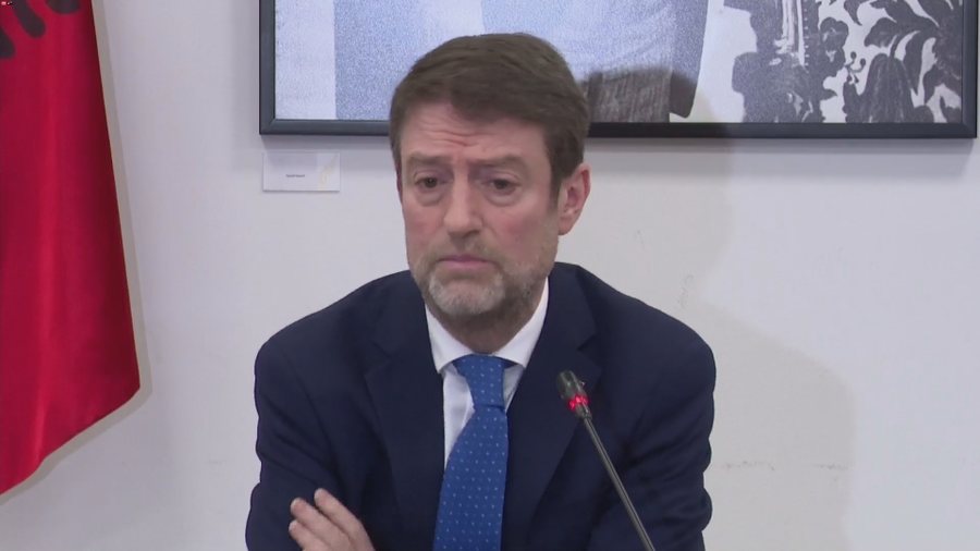  Nuk na pret bota sa të mbarojmë kafen e mëngjesit   Hoxha  S na duhet mediokritet në shërbimin e jashtëm