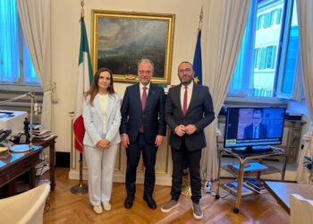 “Qeveria ka braktisur reformat”, Bardhi dhe Tabaku takohen me zv.Kryetarin e Dhomës së Deputetëve në Itali