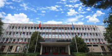 Tirana zyrtare përshëndet armëpushimin Izrael –Liban: Hap i rëndësishëm për dialog dhe uljen e tensioneve
