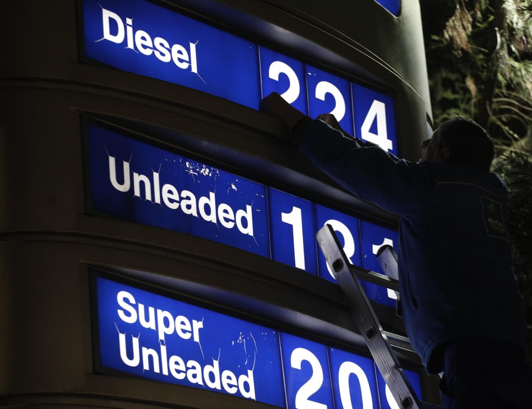 Hyn në fuqi vendimi i Bordit të Transparencës  Pikat e karburanteve vendosin tabelat me çmimet e reja