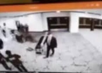 Sulmi në darkën e Trump, ja momenti kur agresori neutralizohet nga agjentët e Shërbimit Sekret (VIDEO)