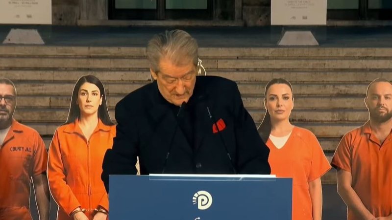  Qëndruan si luanë ndaj torturave   Berisha reagon pas vendimit të gjykatës për të lënë në qeli 5 protestues