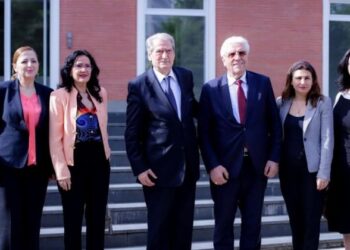 “Shqipëria rrezikon të mos ekzistojë më”, Berisha takim në seli me Këshillin Koordinues të Diasporës