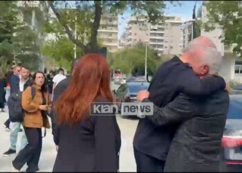 “Nuk dua gjë tjetër!” I moshuari ndalon Ramën në Vlorë, ja çfarë i kërkoi Kryeministrit (Video)