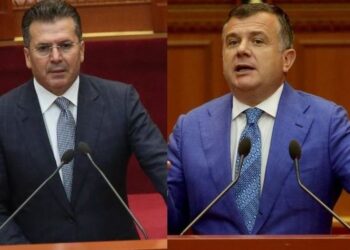 VIDEO / “Boll o, boll…”, debate në Kuvend, Balla-Mediut: Ke vrarë 26 vetë! Mos na bëj si kongresmen amerikan