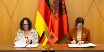 Nga autobusët elektrikë te menaxhimi i mbetjeve, Gjermania financon Shqipërinë me 29 mln € (Projektet)