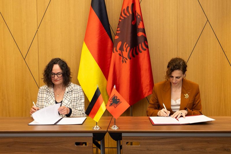 Nga autobusët elektrikë te menaxhimi i mbetjeve  Gjermania financon Shqipërinë me 29 mln €  Projektet 