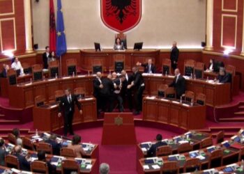 Gjykata shfuqizon përjashtimet e deputetëve të PD, reagon Bardhi