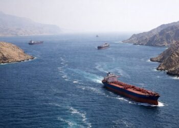 Irani vendos kushtin, ja sa anije në ditë do të lejohen të kalojnë Ngushticën e Hormuzit