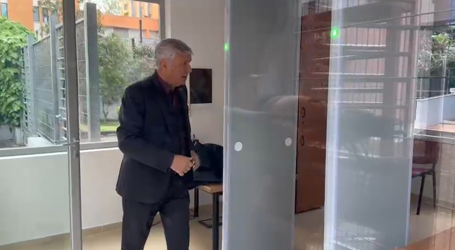 Gjyqi ndaj Veliajt  prokurori përplaset me avokatin Haxhia  Nuk je kryetar i Dhomës këtu 