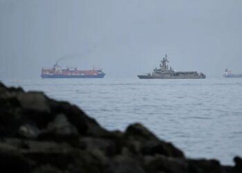 Ngushtica e Hormuzit nis të gjallërohet, 5 anije kalojnë pas bllokimit disa javor