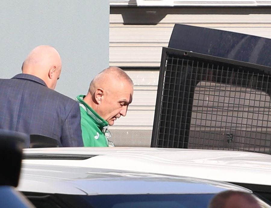 Meta humb  betejën  edhe në Kushtetuese  mbetet në fuqi masa e  arrestit me burg 