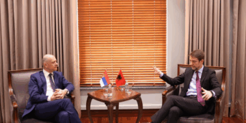 Ministri Hoxha takon ambasadorin serb: Të respektohen të drejtat e shqiptarëve në Preshevë