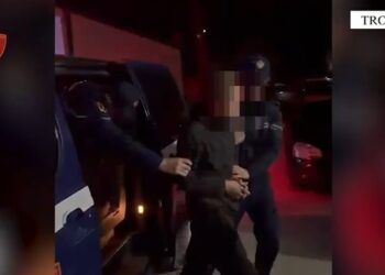 Qarkullonte me armë zjarri në qytet, arrestohet 23-vjeçari në Bajram Curri