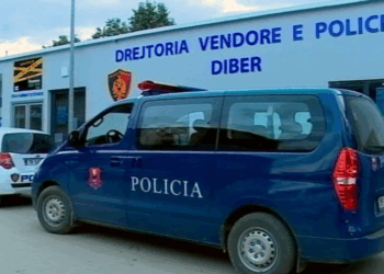 Plagosja e 3 të rinjve në Bulqizë, pezullohen nga detyra dy punonjës policie