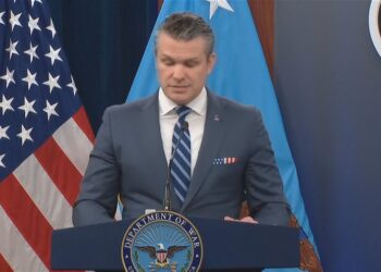 Irani rihap Hormuzin? Hegseth: Të bëjë zgjedhjen e duhur, ushtria e SHBA në gatishmëri