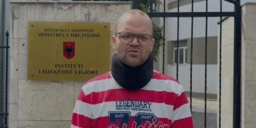 “Më kanë dhunuar barbarisht!”Aulon Kalaja, kallëzim penal kundër policëve në protestën e 17 prillit