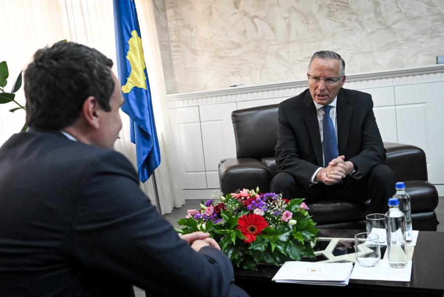 Zbulohen prapaskenat për zgjedhjen e Presidentit të ri në Kosovë  Kurti i ofroi PDK së postin e kryeparlamentarit