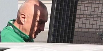 Meta kërkesë Gjykatës: Më nxirrni nga kafazi i xhamit gjatë seancave