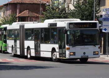 Çmimet e naftës gjithnjë e në rritje, miratohet kompensimi për transportin publik