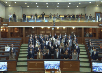 Vdekja e Rexhep Qoses, Kuvendi i Shqipërisë dhe ai i Kosovës mbajnë nga një minutë heshtje