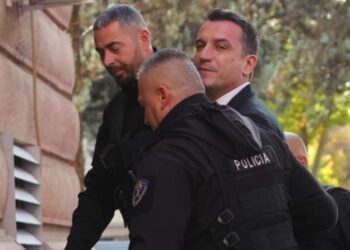 Erion Veliaj lë paraburgimin, kontroll mjekësor në një spital privat