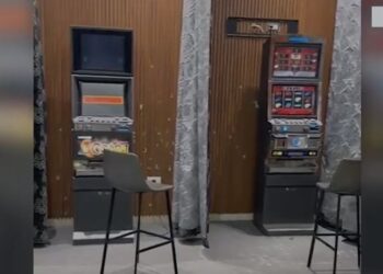 Aksion në Kavajë: Sekuestrohen 16 makina lojërash fati, dy të rinj në kërkim