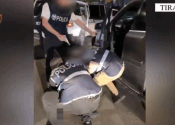 Me pistoletë në makinë, bie në prangat e policisë 39-vjeçari te Rruga e Dibrës