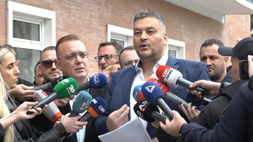 Demokratët e Durrësit i shkojnë Berishës në seli  Duam ballafaqim për akuzat 