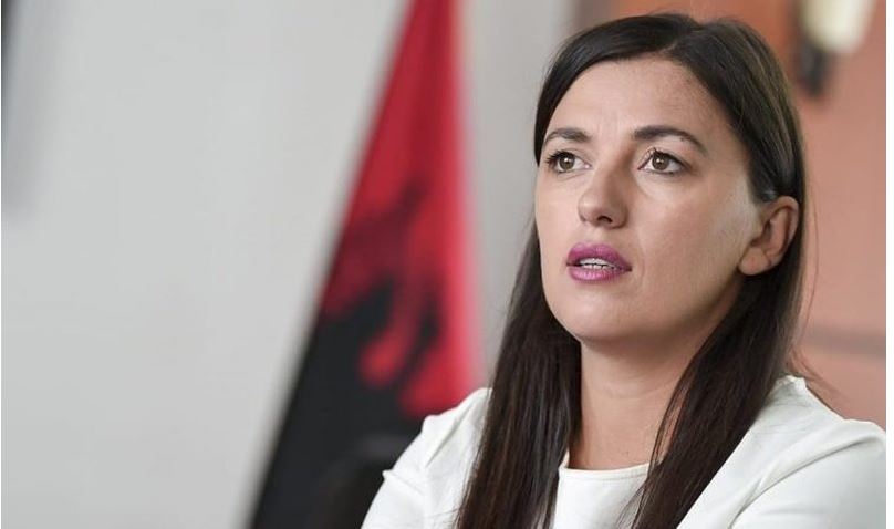 Përplasjet për Presidentin  Haxhiu  sakrifikon  karriken e saj  opozita  Po bën spektakël