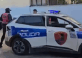 VIDEO/ Vrau fqinjin në Nikël, ja momenti kur autori shoqërohet në polici me pranga