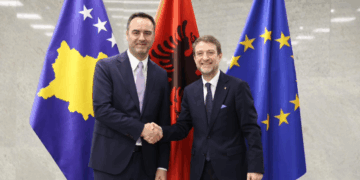 Hoxha pret Konjufcën: Koordinim të ngushtë Shqipëri-Kosovë në çdo çështje të interesit kombëtar