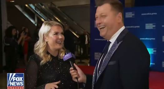 VIDEO    Do të ketë të shtëna sonte në sallë    parashikimi  shokues i Zëdhënëses së Trump  pak para sulmit në Shtëpinë e Bardhë