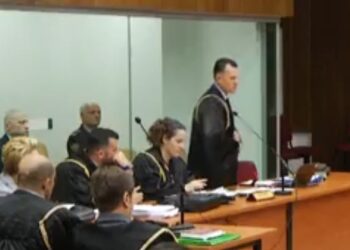 Meta prapa ‘kafazit’, avokati debaton ashpër me gjyqtaren: Të mos mbahet aty gjatë seancave